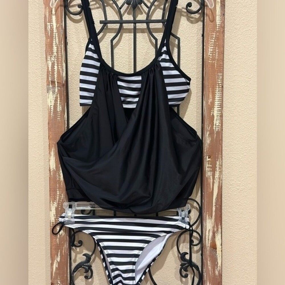 Women’s swim suit